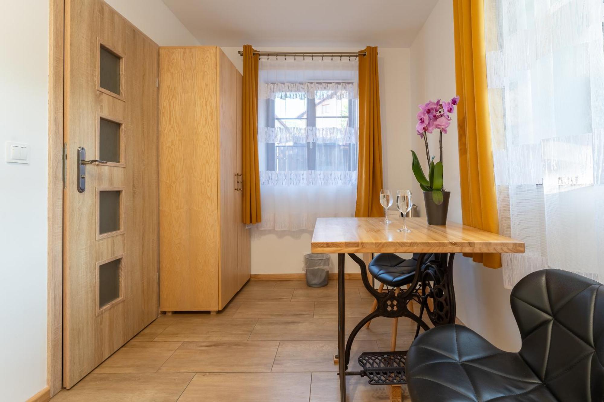 Appartamento Dom Krawca - Pod Chojnikiem Jelenia Góra Esterno foto